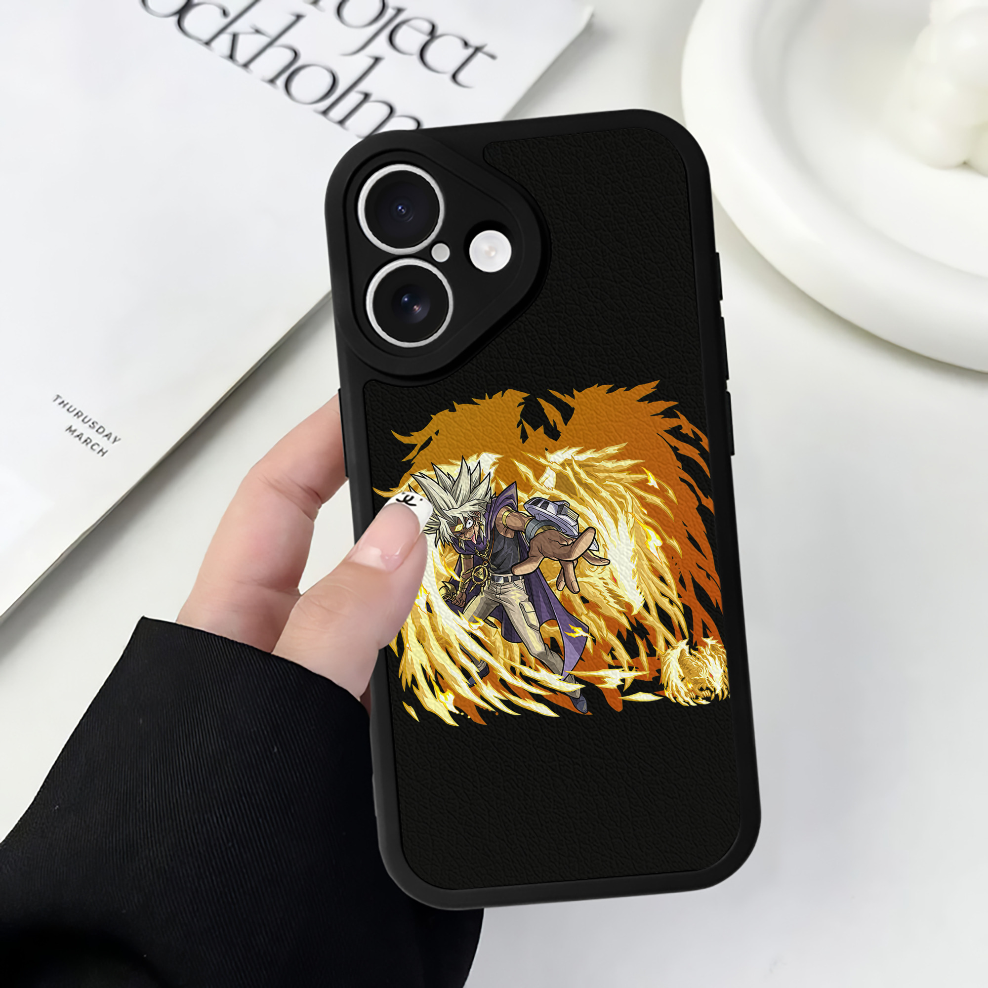 遊☆戯☆王 Yu-Gi-Oh! 【iPhone 16シリーズ対応】シリコンスマホケース（レザー調） 材質：シリコン
